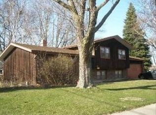 1484 Royal Blvd, Elgin, IL 60123