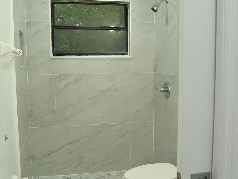 215 Leroy Ave #B — Photo 16