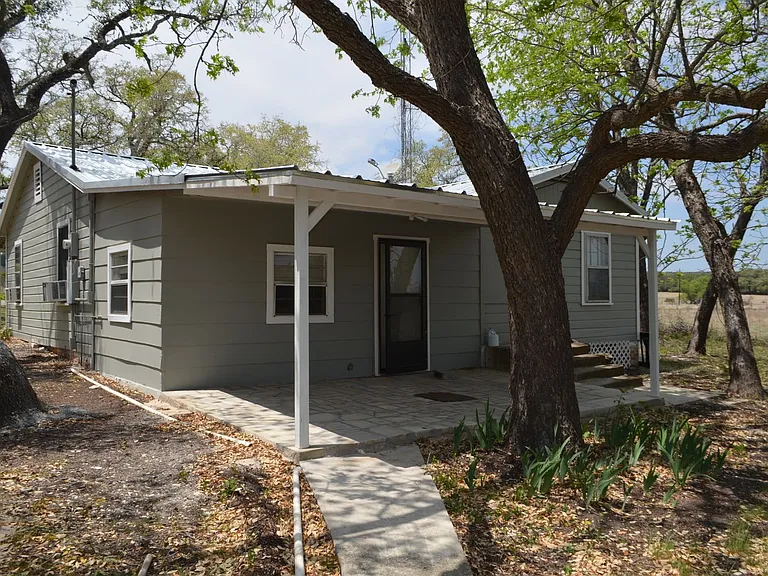 7601 FM 1690 — Photo 17