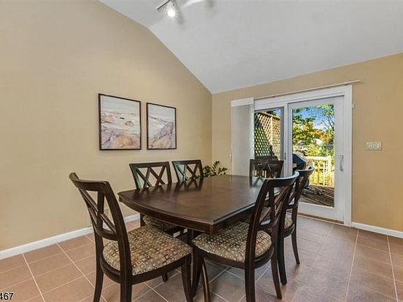 5th image of 37 Havenwood Dr