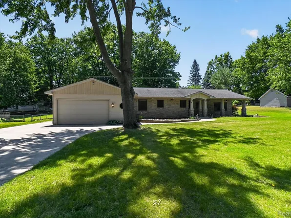 419 W Walnut St, Saint Charles, MI 48655