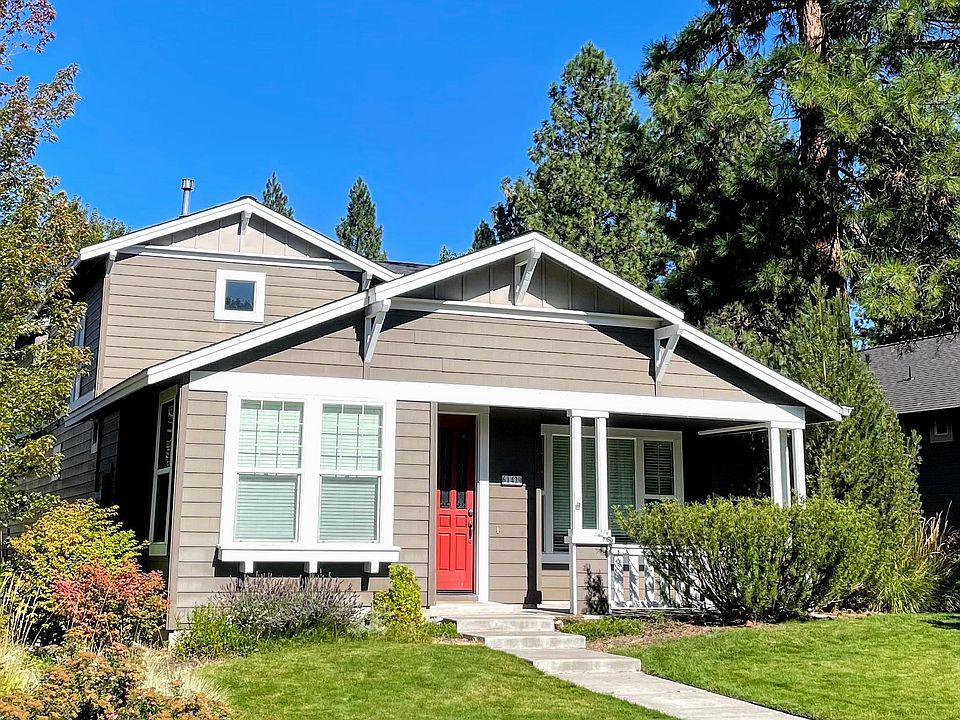 Front of house with front yard and covered porch