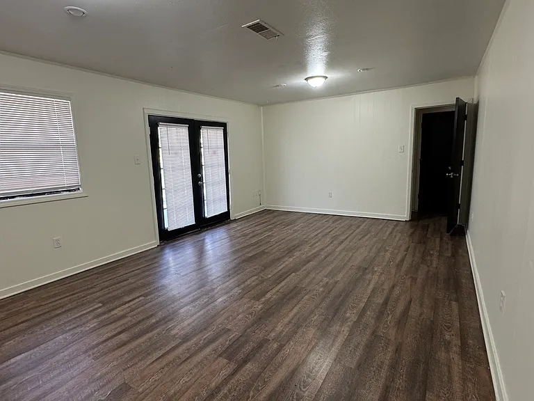 1162 Marble St — Photo 2