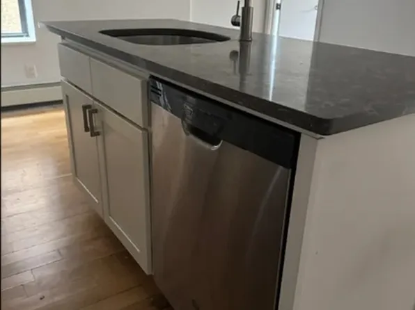 22-11 Steinway Street image 4 of 14