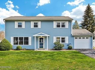 25 Moon Dr, Albany, NY 12205