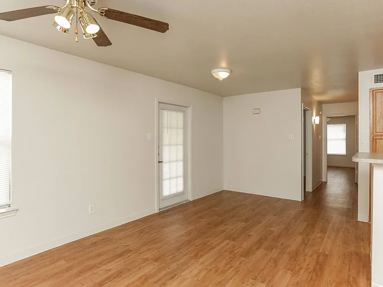 Amistad Apartments — Photo 7