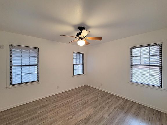 5th image of 814 Woodrow St