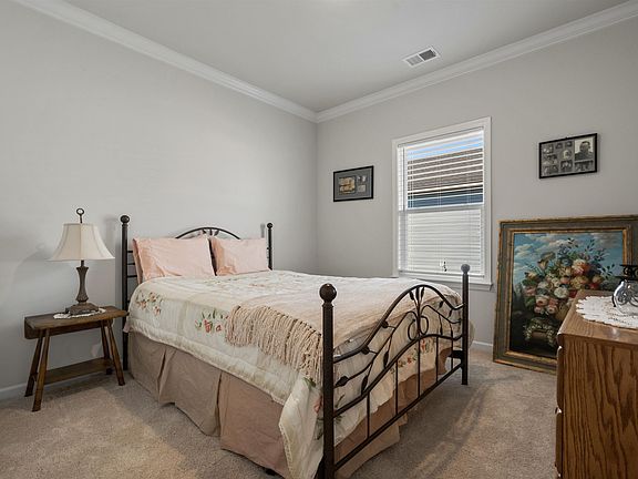 5th image of 323 Dunlin Pl