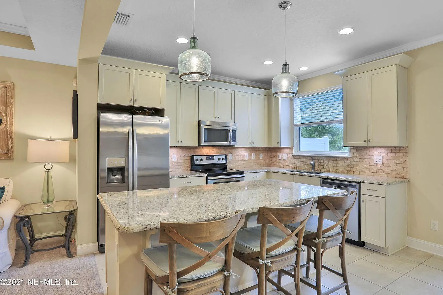 3 bed, 1661 sqft, $2,300 — Photo 4