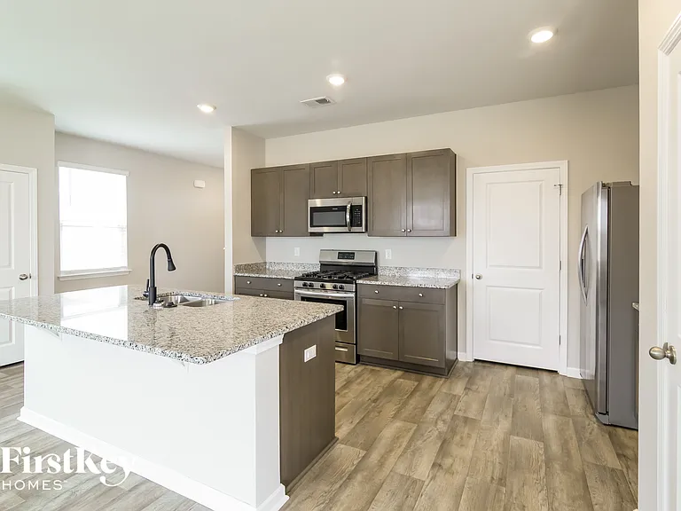 9733 Roseberry St — Photo 7