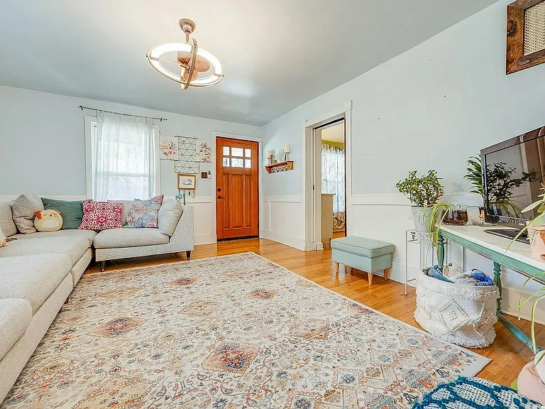 1512 College St — Photo 2