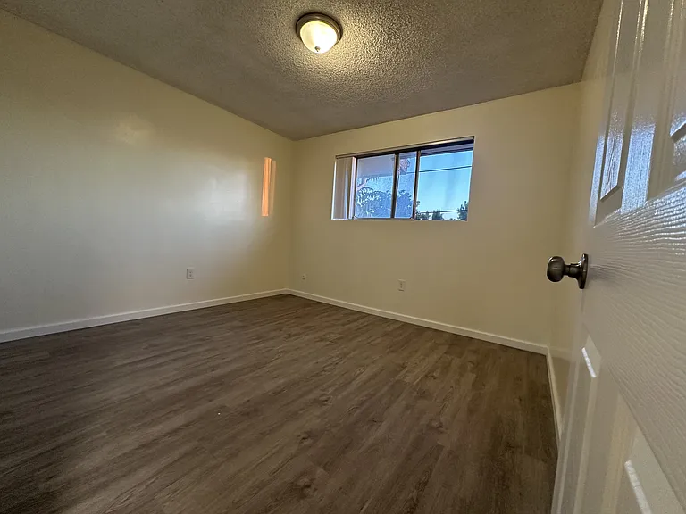 7350 Valaria Dr — Photo 9