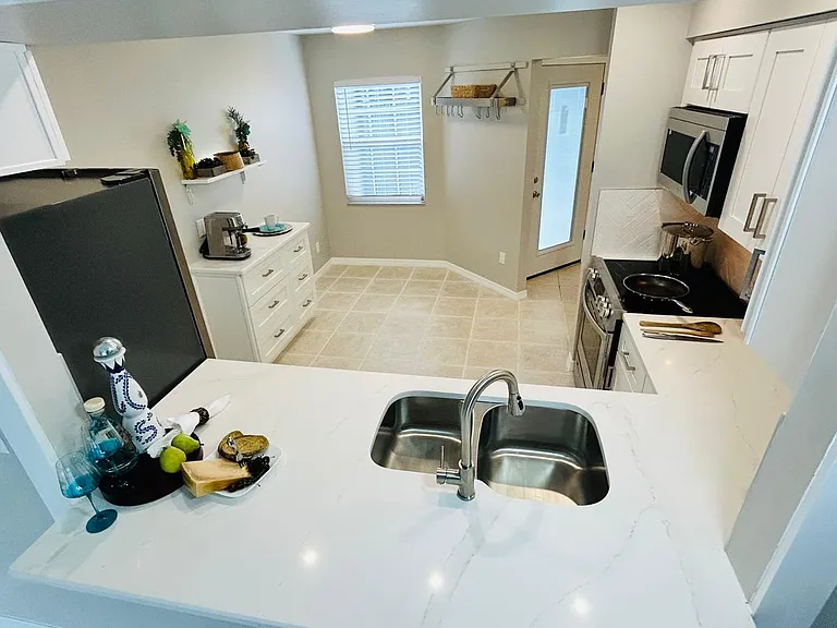10047 Brightfield Ct — Photo 4
