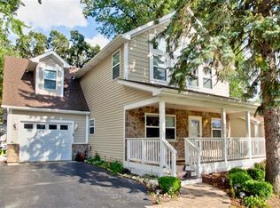 910 Madison Ave, Wauconda, IL 60084