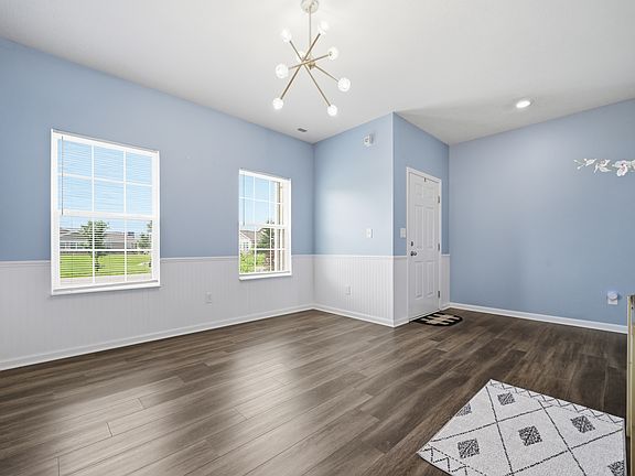 3rd image of 5986 Meadowview Dr