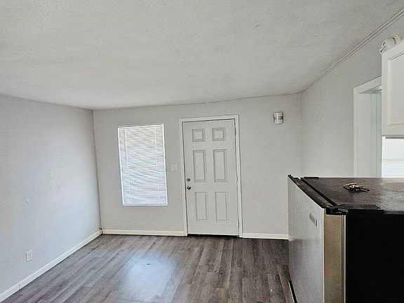 3rd image of 638 1/2 W Brighton Ave