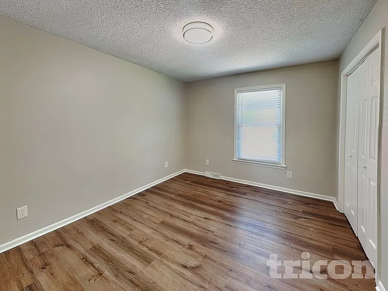 408 NW Palmer Dr — Photo 11