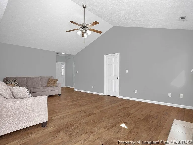 1475 Avoncroft Dr — Photo 6