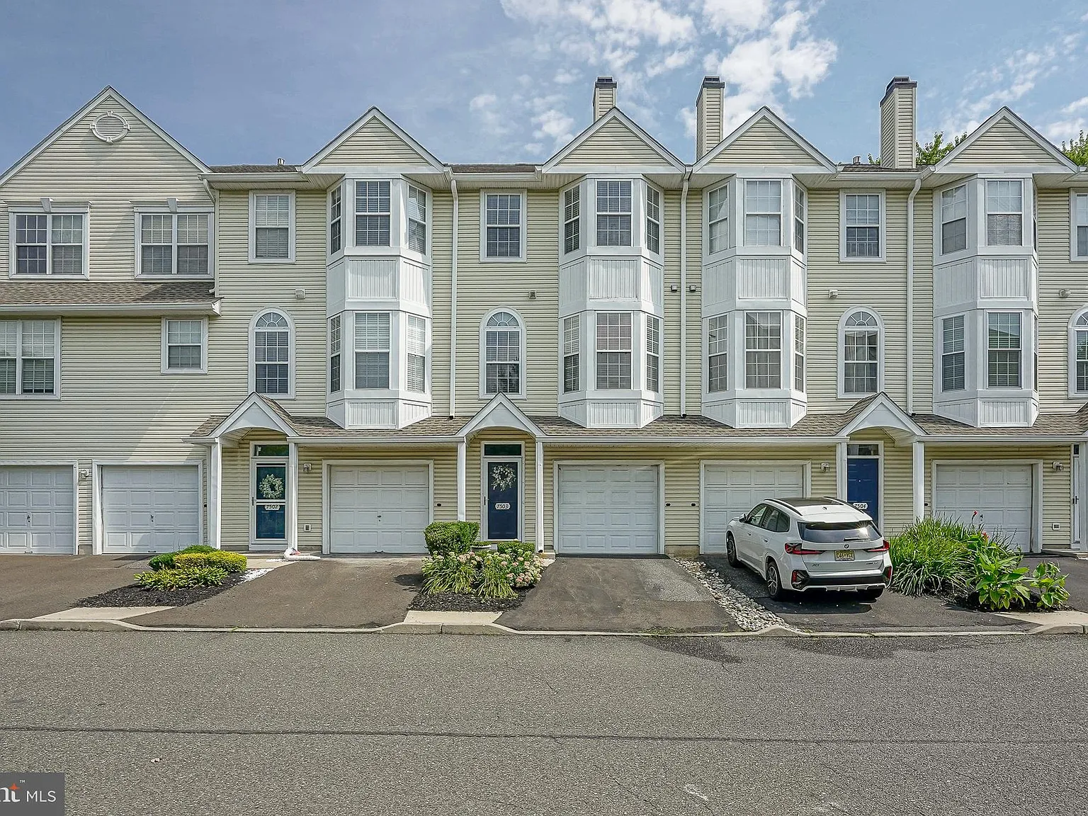 4 bed, 4.0 bath, 1932 sqft, $2,650 — Photo 1