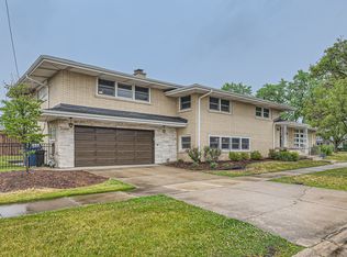 10820 S Tripp Ave, Oak Lawn, IL