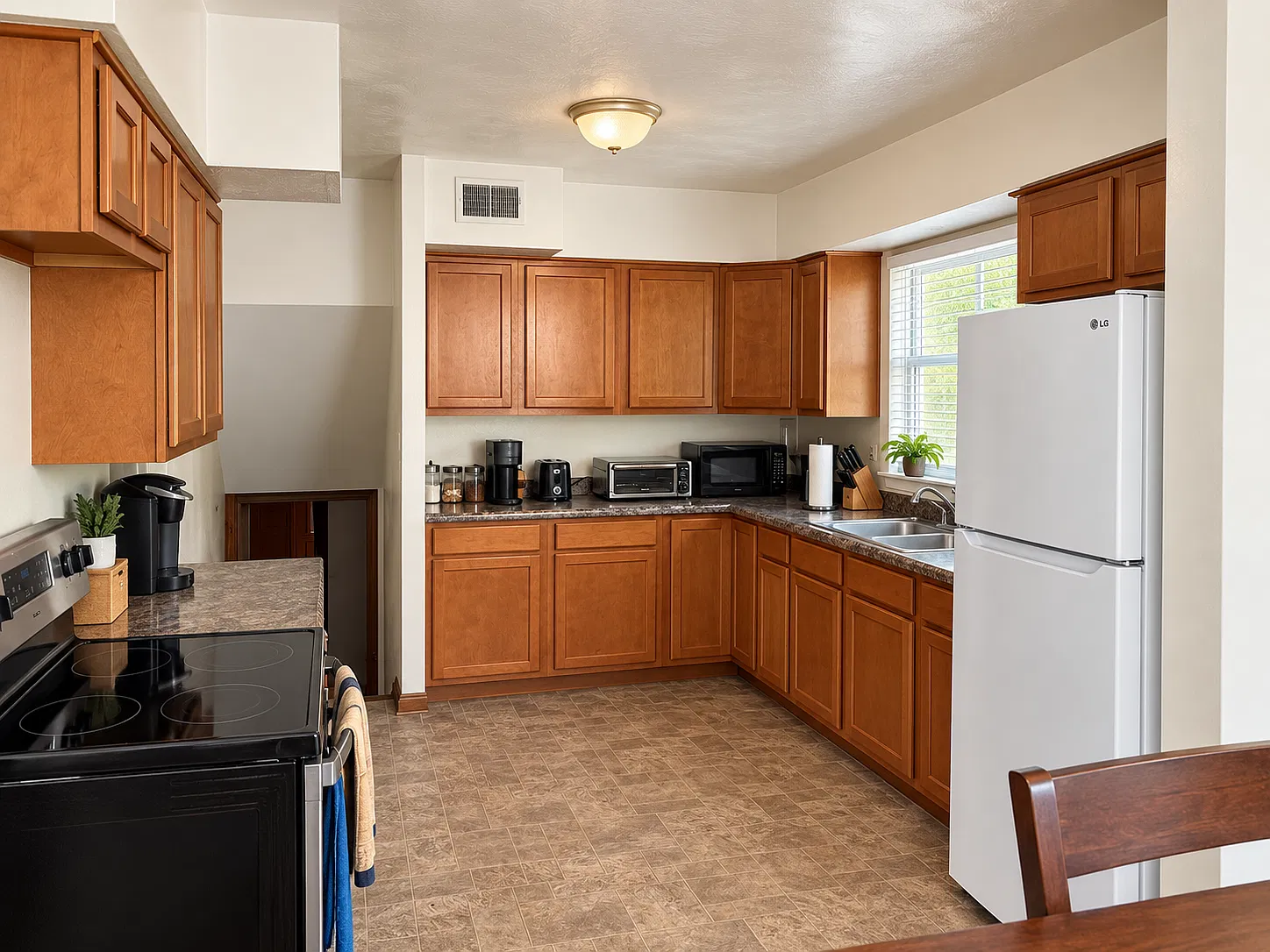 5 bed, 2000 sqft, $2,000 — Photo 4