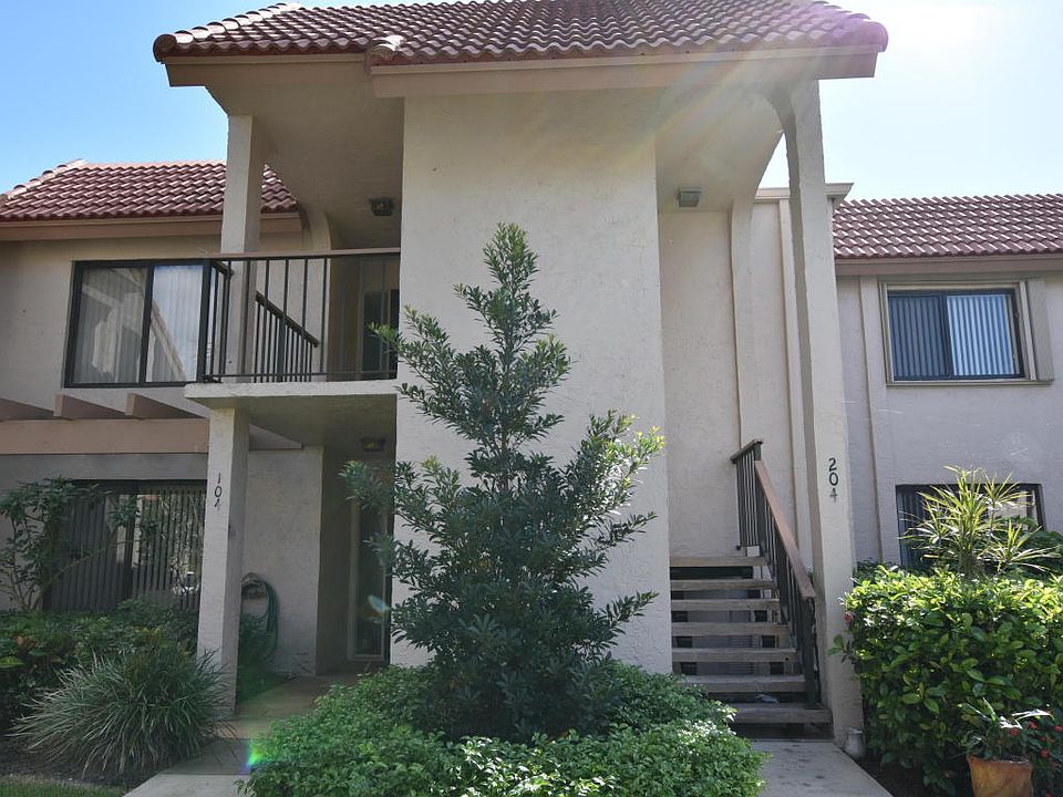 1st image of 5547 Fairway Park Dr APT 204