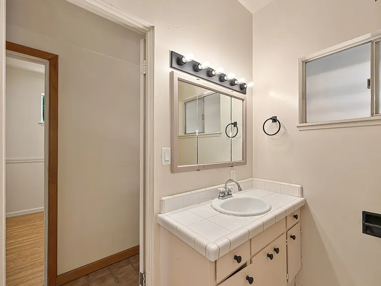 448 N Butte St — Photo 7