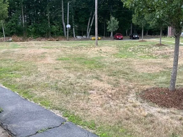 282 Bedford St APT 4, Abington, MA 02351