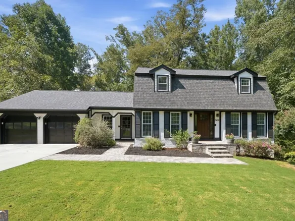 2458 Fontainebleau Dr, Dunwoody, GA 30360