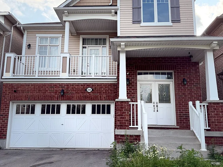 235 Apple Hill Cres — Photo 2