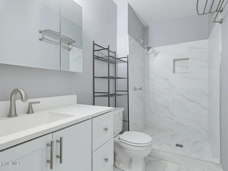 305 W Willowood Ln — Photo 31