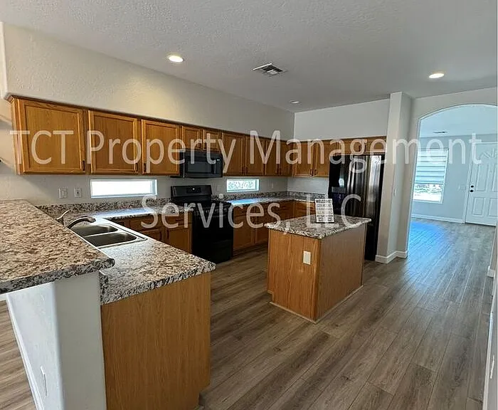 4216 E Oxford Ln — Photo 4