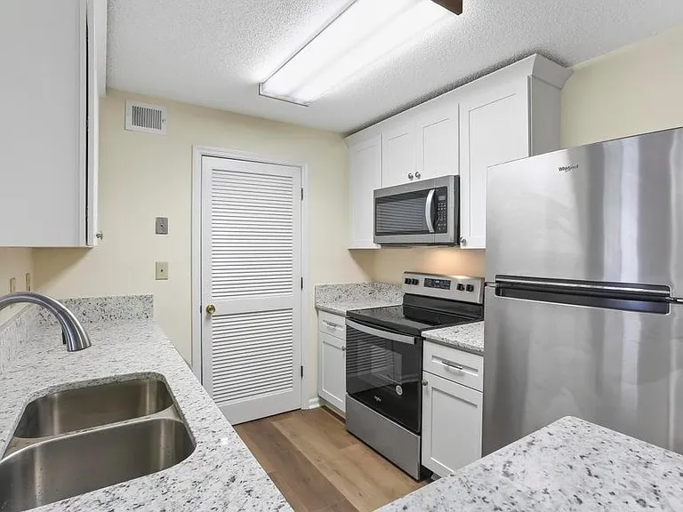 310 Granville Ct NE #1 — Photo 6