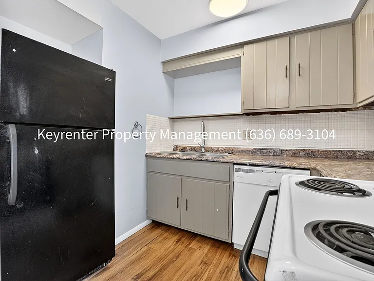 920 Parkcrest Dr — Photo 9
