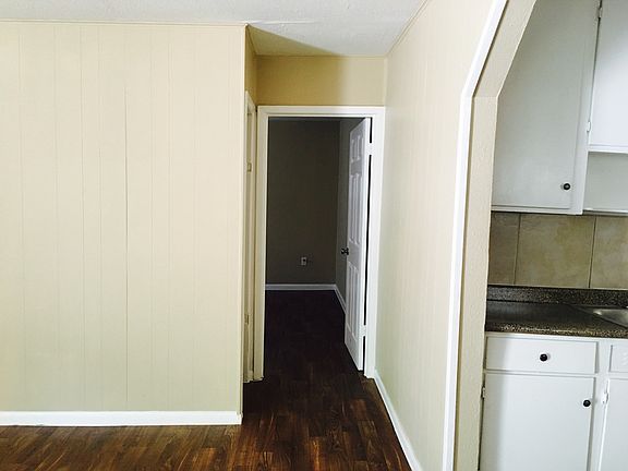 5th image of 5121 Royal Dr