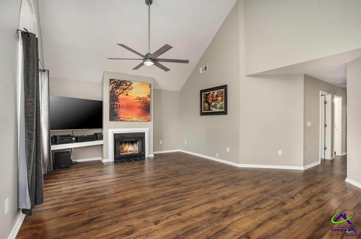3 bed, 2.0 bath, 1224 sqft, $1,775 — Photo 3