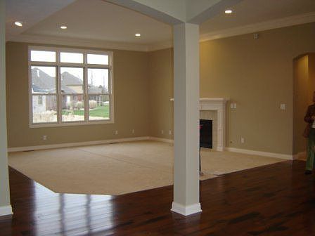 Livingroom w/fireplace