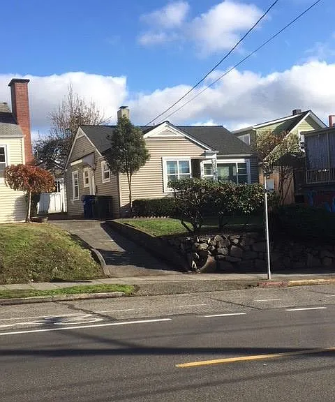 4306 Phinney Ave N — Photo 1