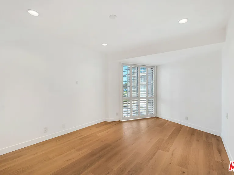 515 Ocean Ave #402S — Photo 42