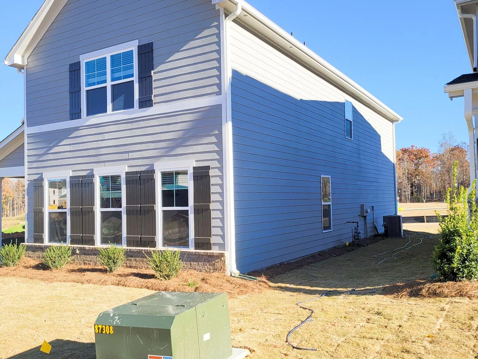 4 bed, 2.5 bath, 2500 sqft, $2,000 — Photo 3