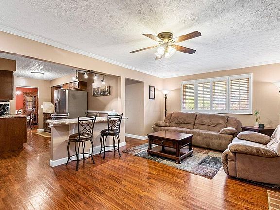 3rd image of 4750 Larwell Dr