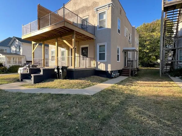 312 E Locust St, Bloomington, IL 61701