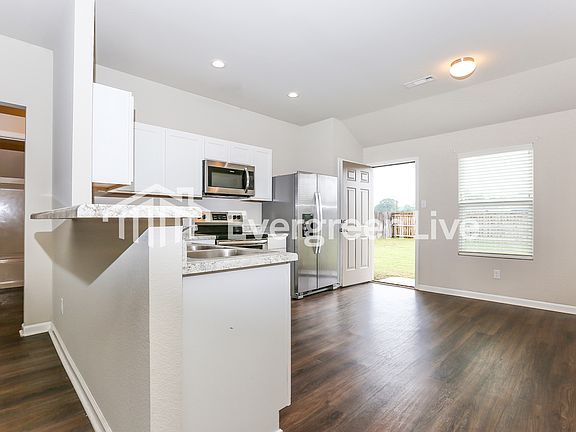 5th image of 124 Sunland Dr