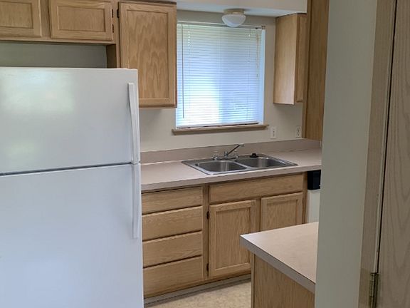 2nd image of 321 R St SE APT B