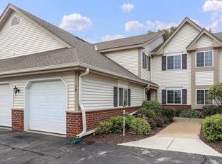 636 Pewaukee Rd UNIT F, Pewaukee, WI 53072