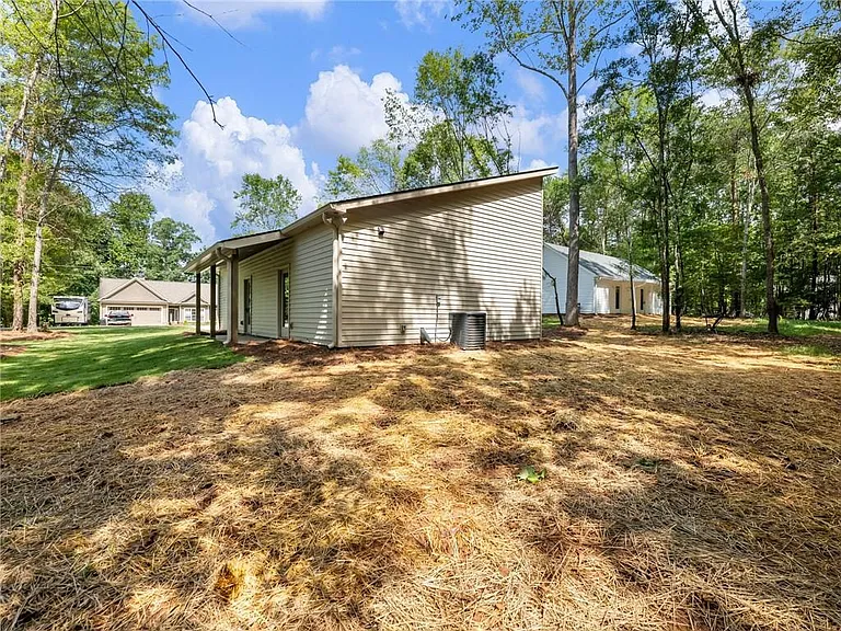 8083 Beachwood Dr — Photo 32