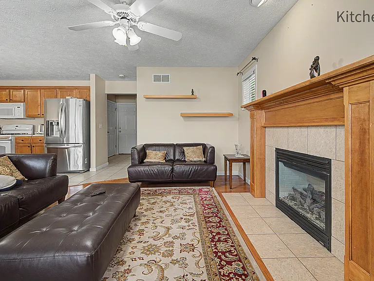 2819 Gill St — Photo 26