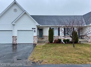 936 Lighthouse Dr, Marysville, MI