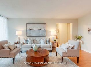 20 Edgecliff Golfway #202, Toronto, ON M3C 3A4