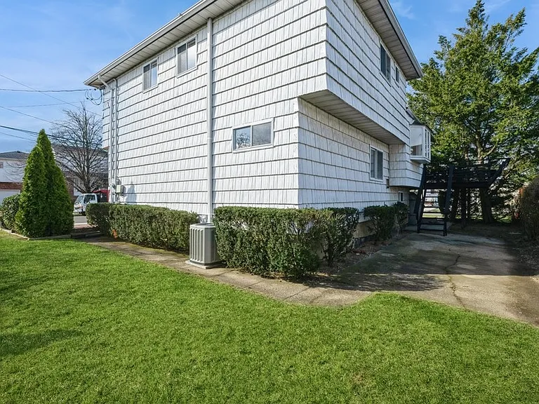 482 Harbor Dr — Photo 36